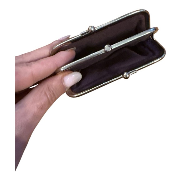 Floral Women's Change purse - Picture 3 of 3